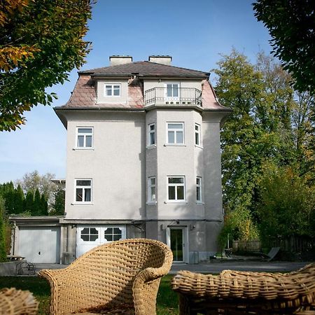 Family Wellhouse Green Garden Direct In Salzburg, Sunny Big Garden, Up To 16 Pax, Bikes For Free, Bbq, Sunbeds, Parking For Free, 15 Min Sound Of Music Exterior photo