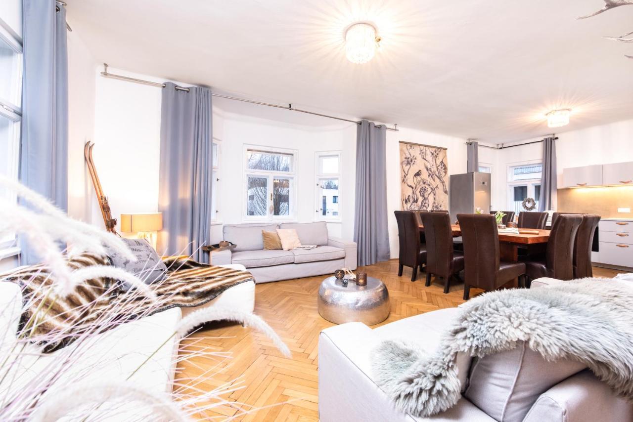 Family Wellhouse Green Garden Direct In Salzburg, Sunny Big Garden, Up To 16 Pax, Bikes For Free, Bbq, Sunbeds, Parking For Free, 15 Min Sound Of Music Exterior photo