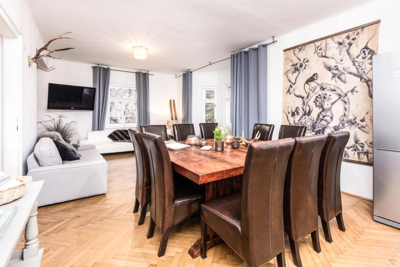 Family Wellhouse Green Garden Direct In Salzburg, Sunny Big Garden, Up To 16 Pax, Bikes For Free, Bbq, Sunbeds, Parking For Free, 15 Min Sound Of Music Exterior photo