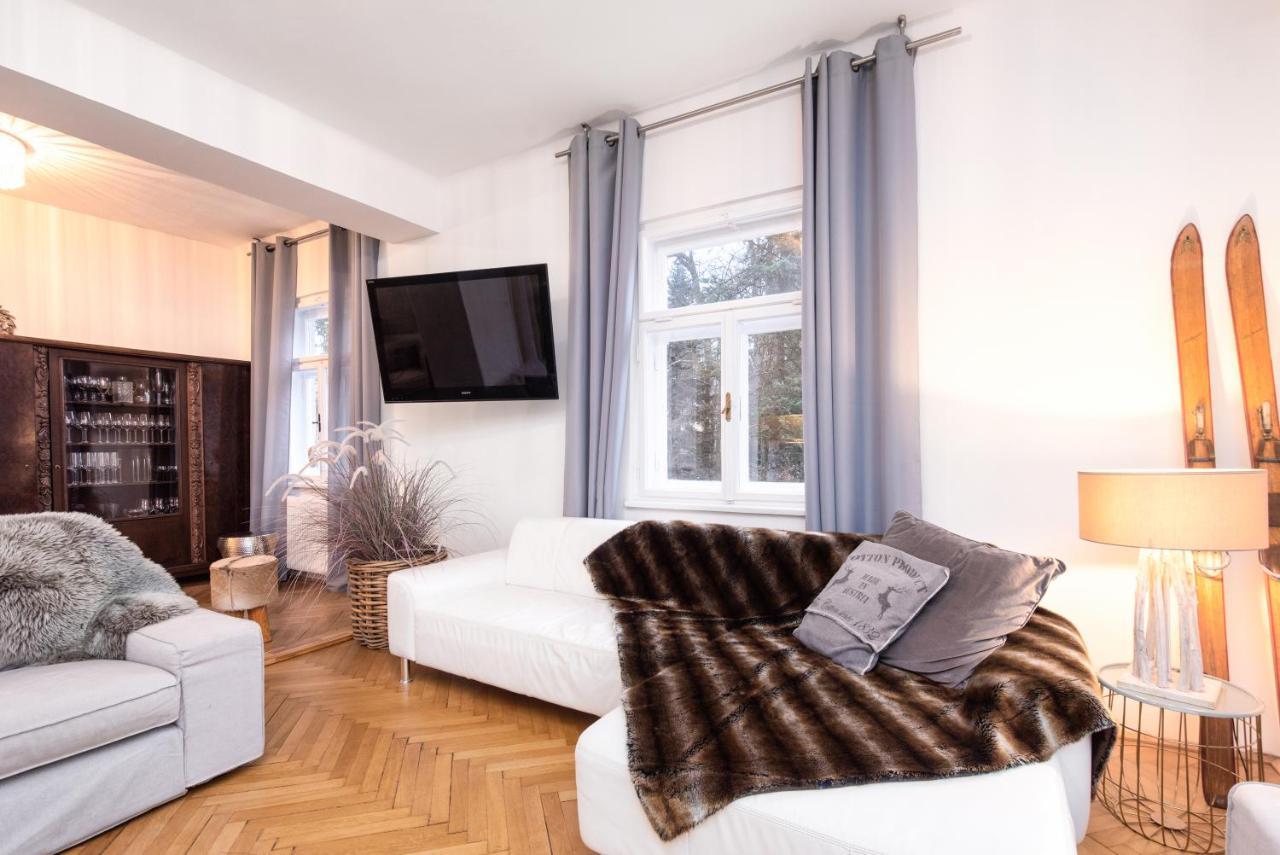 Family Wellhouse Green Garden Direct In Salzburg, Sunny Big Garden, Up To 16 Pax, Bikes For Free, Bbq, Sunbeds, Parking For Free, 15 Min Sound Of Music Exterior photo