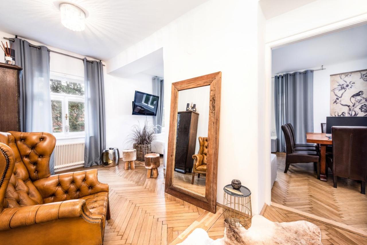 Family Wellhouse Green Garden Direct In Salzburg, Sunny Big Garden, Up To 16 Pax, Bikes For Free, Bbq, Sunbeds, Parking For Free, 15 Min Sound Of Music Exterior photo
