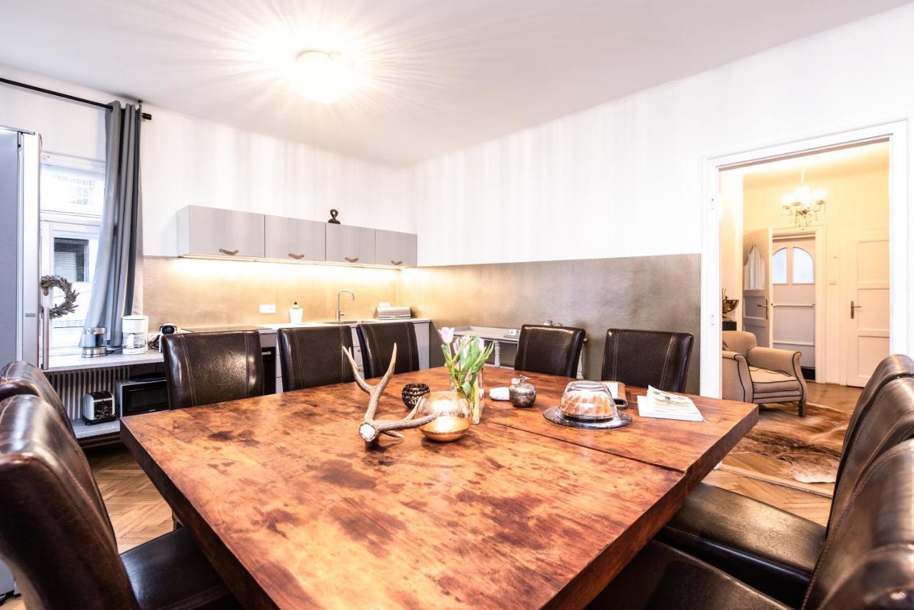 Family Wellhouse Green Garden Direct In Salzburg, Sunny Big Garden, Up To 16 Pax, Bikes For Free, Bbq, Sunbeds, Parking For Free, 15 Min Sound Of Music Exterior photo