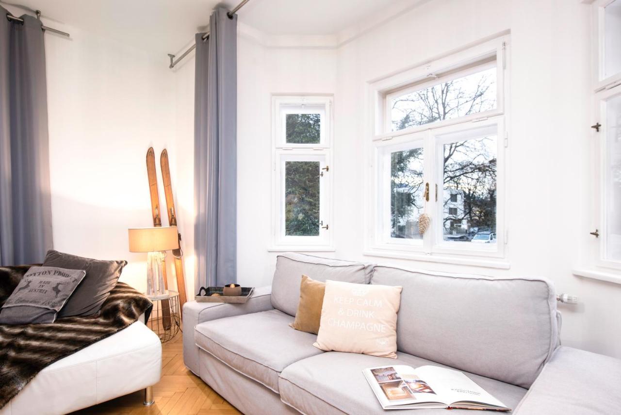 Family Wellhouse Green Garden Direct In Salzburg, Sunny Big Garden, Up To 16 Pax, Bikes For Free, Bbq, Sunbeds, Parking For Free, 15 Min Sound Of Music Exterior photo