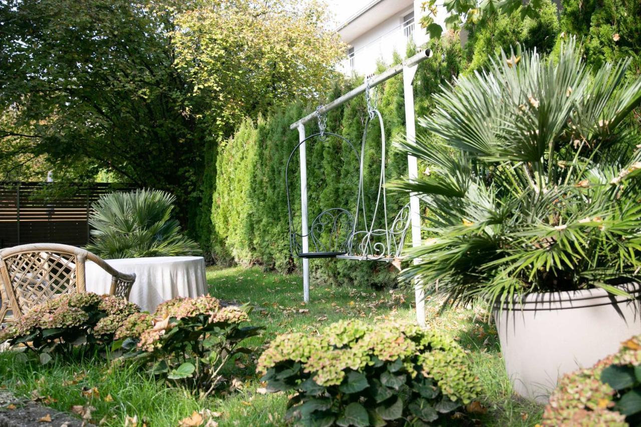 Family Wellhouse Green Garden Direct In Salzburg, Sunny Big Garden, Up To 16 Pax, Bikes For Free, Bbq, Sunbeds, Parking For Free, 15 Min Sound Of Music Exterior photo