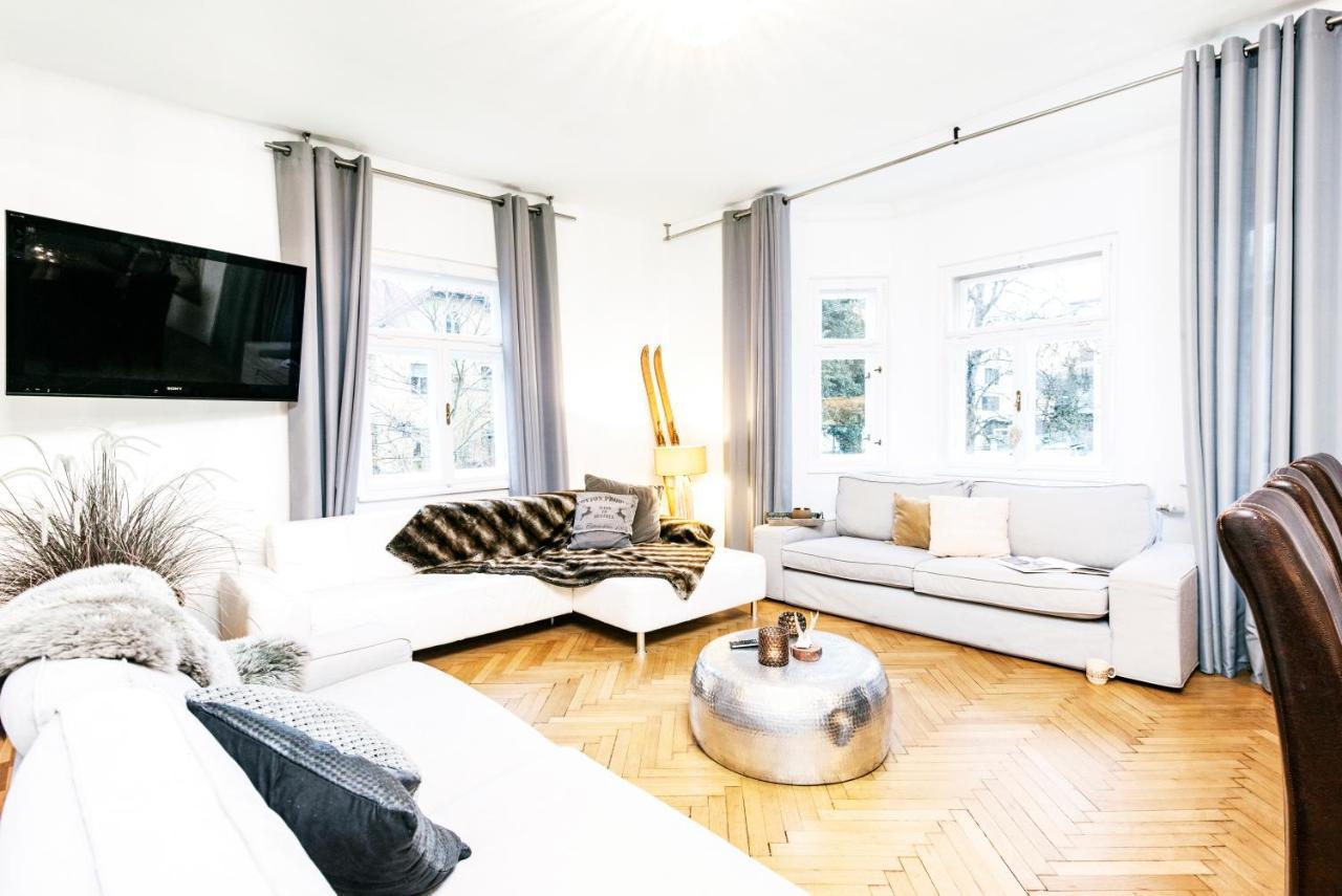 Family Wellhouse Green Garden Direct In Salzburg, Sunny Big Garden, Up To 16 Pax, Bikes For Free, Bbq, Sunbeds, Parking For Free, 15 Min Sound Of Music Exterior photo