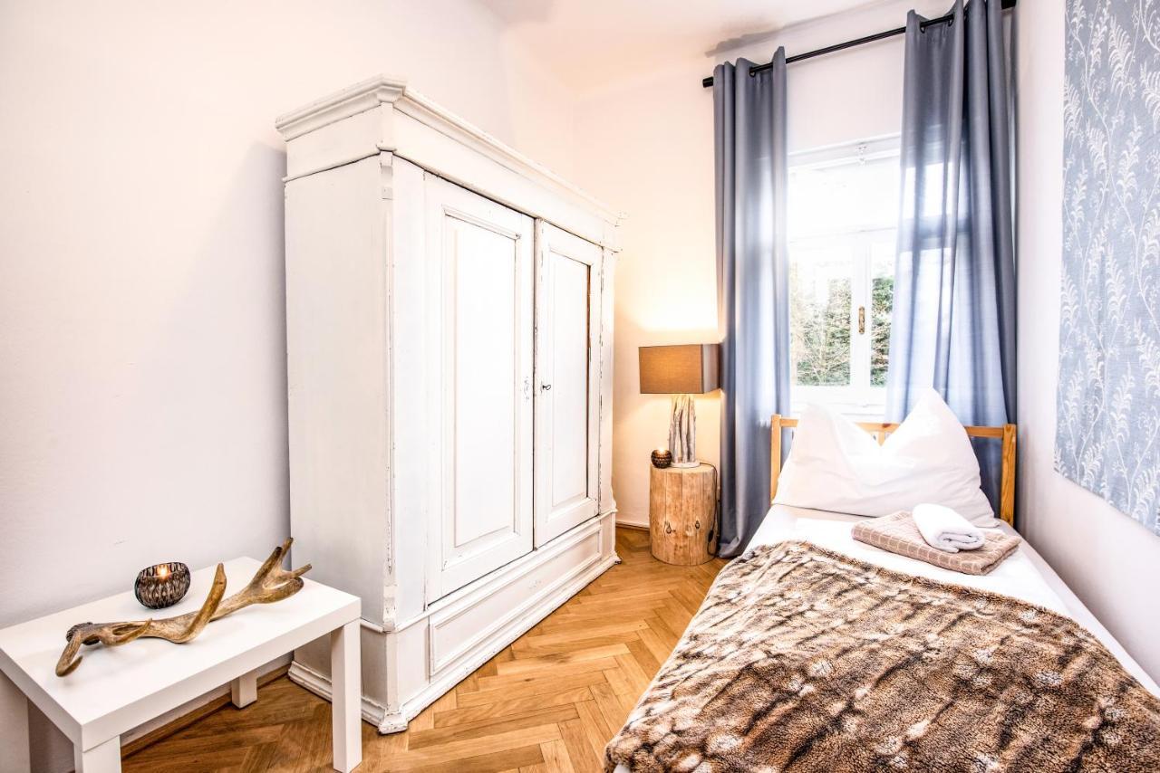 Family Wellhouse Green Garden Direct In Salzburg, Sunny Big Garden, Up To 16 Pax, Bikes For Free, Bbq, Sunbeds, Parking For Free, 15 Min Sound Of Music Exterior photo