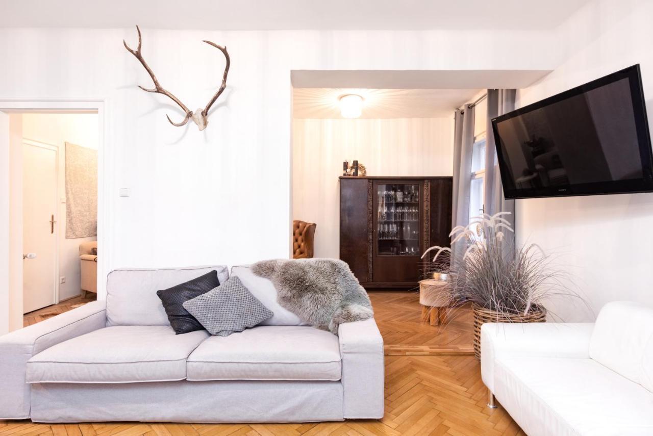 Family Wellhouse Green Garden Direct In Salzburg, Sunny Big Garden, Up To 16 Pax, Bikes For Free, Bbq, Sunbeds, Parking For Free, 15 Min Sound Of Music Exterior photo