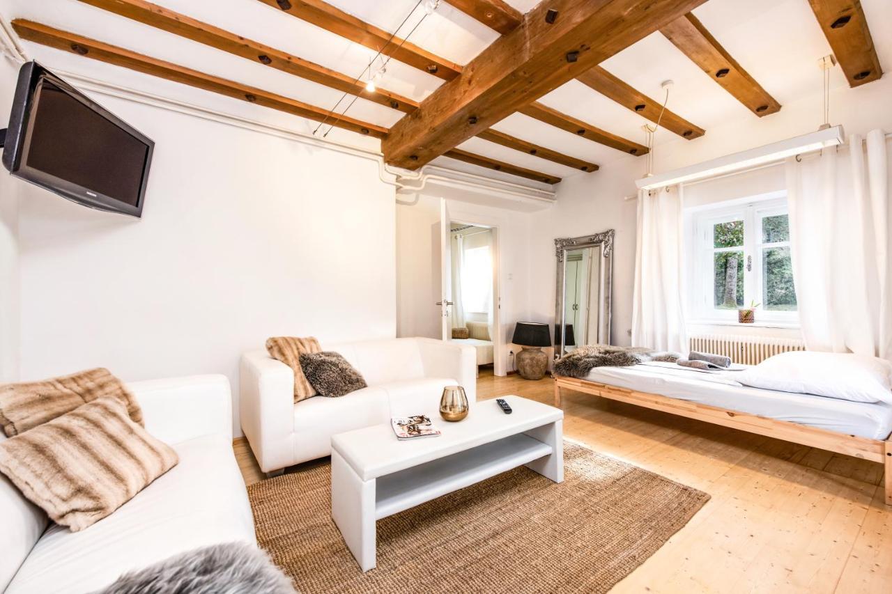 Family Wellhouse Green Garden Direct In Salzburg, Sunny Big Garden, Up To 16 Pax, Bikes For Free, Bbq, Sunbeds, Parking For Free, 15 Min Sound Of Music Exterior photo