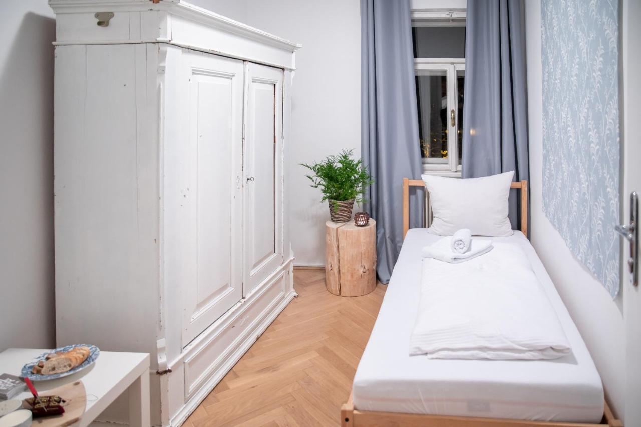 Family Wellhouse Green Garden Direct In Salzburg, Sunny Big Garden, Up To 16 Pax, Bikes For Free, Bbq, Sunbeds, Parking For Free, 15 Min Sound Of Music Exterior photo