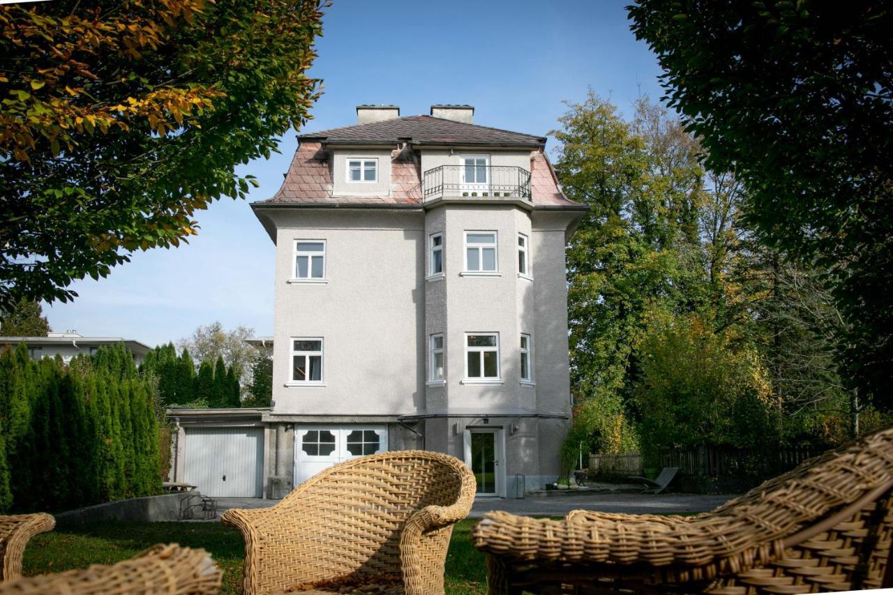Family Wellhouse Green Garden Direct In Salzburg, Sunny Big Garden, Up To 16 Pax, Bikes For Free, Bbq, Sunbeds, Parking For Free, 15 Min Sound Of Music Exterior photo