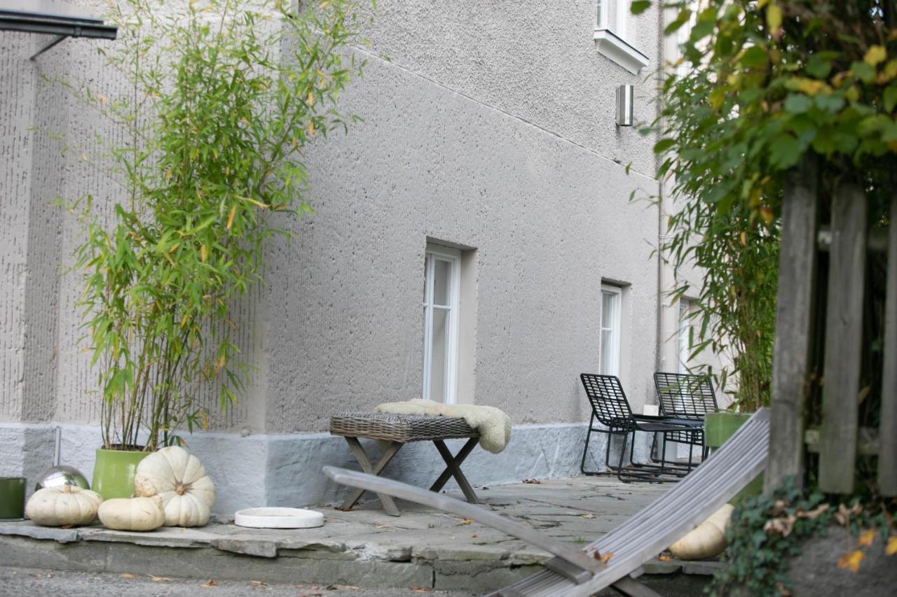 Family Wellhouse Green Garden Direct In Salzburg, Sunny Big Garden, Up To 16 Pax, Bikes For Free, Bbq, Sunbeds, Parking For Free, 15 Min Sound Of Music Exterior photo