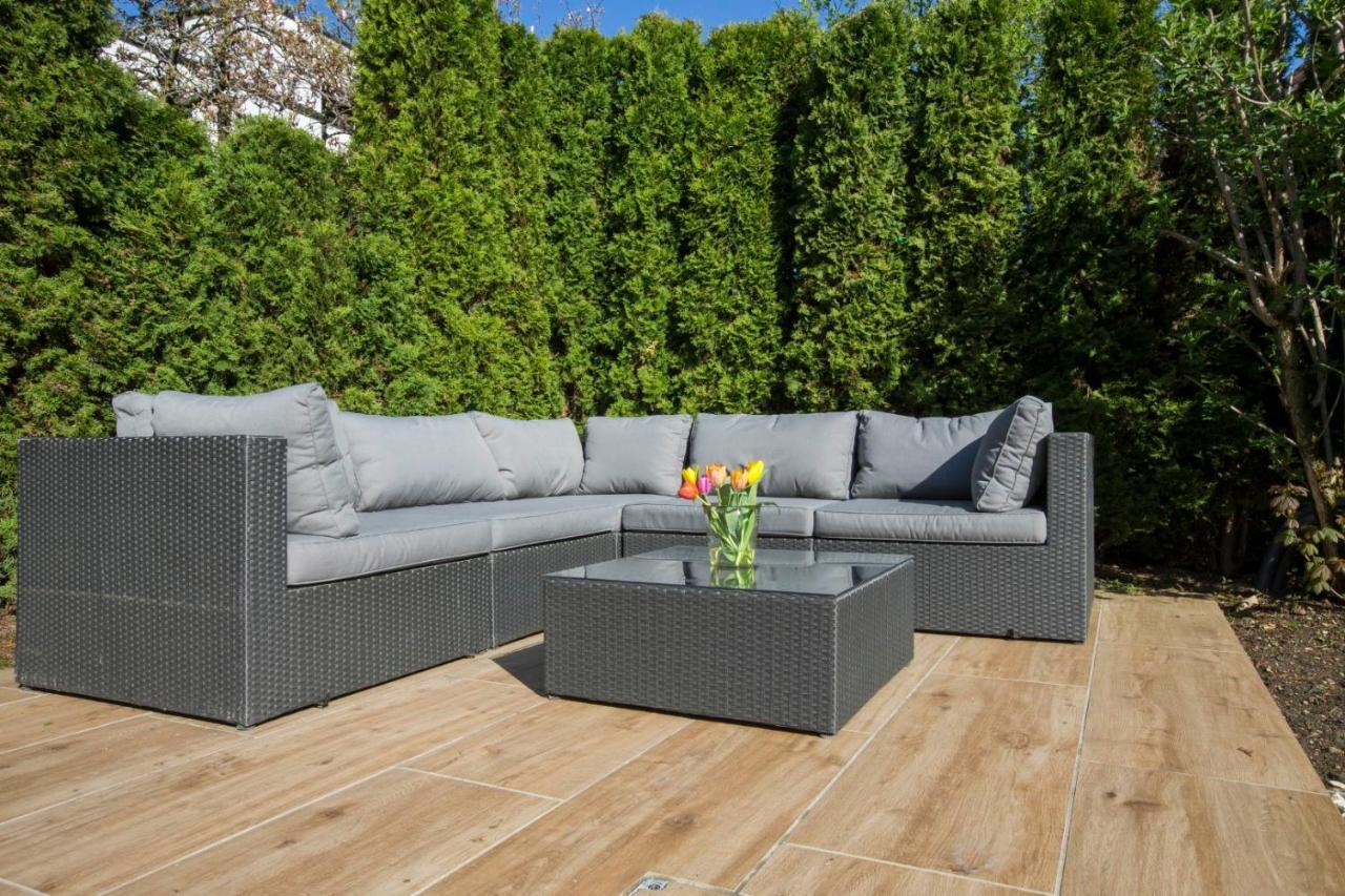 Family Wellhouse Green Garden Direct In Salzburg, Sunny Big Garden, Up To 16 Pax, Bikes For Free, Bbq, Sunbeds, Parking For Free, 15 Min Sound Of Music Exterior photo