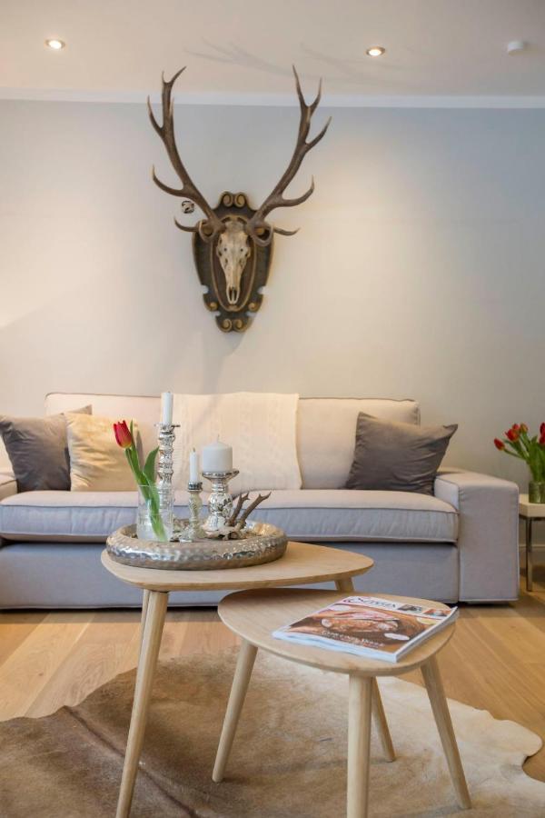 Family Wellhouse Green Garden Direct In Salzburg, Sunny Big Garden, Up To 16 Pax, Bikes For Free, Bbq, Sunbeds, Parking For Free, 15 Min Sound Of Music Exterior photo