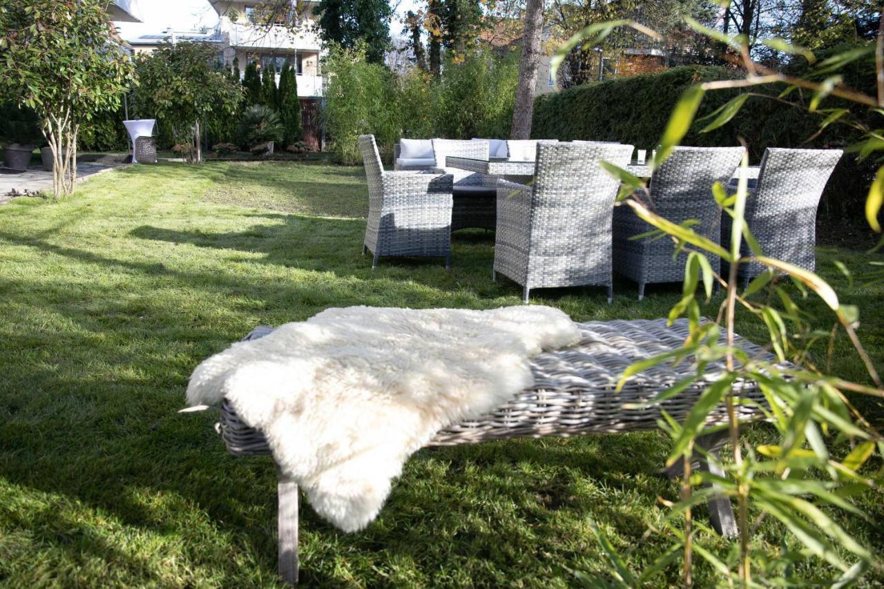 Family Wellhouse Green Garden Direct In Salzburg, Sunny Big Garden, Up To 16 Pax, Bikes For Free, Bbq, Sunbeds, Parking For Free, 15 Min Sound Of Music Exterior photo
