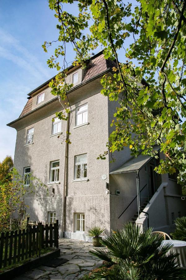 Family Wellhouse Green Garden Direct In Salzburg, Sunny Big Garden, Up To 16 Pax, Bikes For Free, Bbq, Sunbeds, Parking For Free, 15 Min Sound Of Music Exterior photo