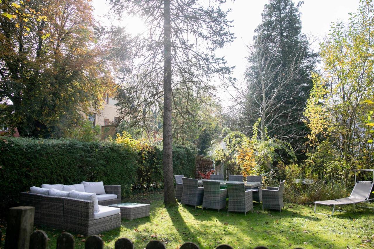 Family Wellhouse Green Garden Direct In Salzburg, Sunny Big Garden, Up To 16 Pax, Bikes For Free, Bbq, Sunbeds, Parking For Free, 15 Min Sound Of Music Exterior photo