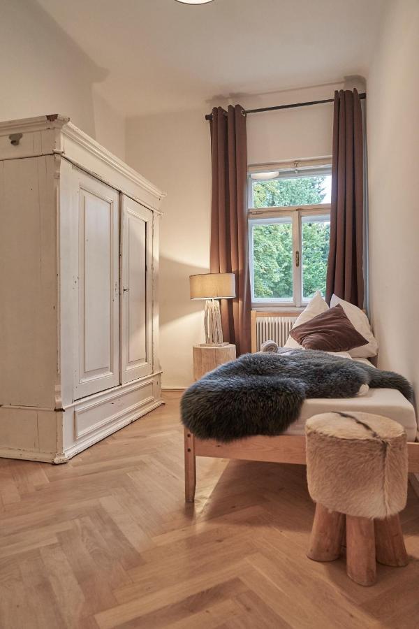 Family Wellhouse Green Garden Direct In Salzburg, Sunny Big Garden, Up To 16 Pax, Bikes For Free, Bbq, Sunbeds, Parking For Free, 15 Min Sound Of Music Exterior photo